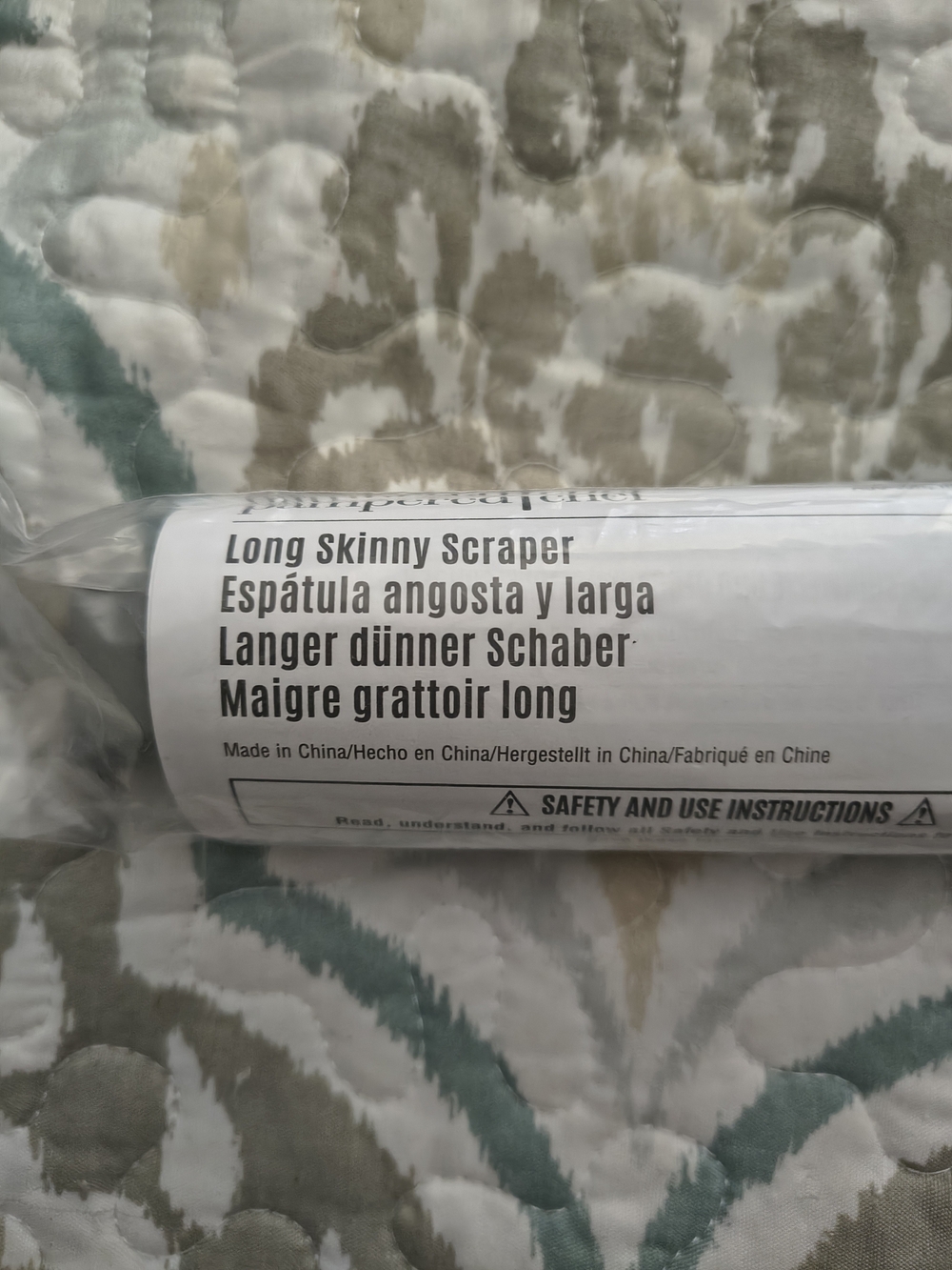 Pampered Chef Long Skinny Scraper - White and Black